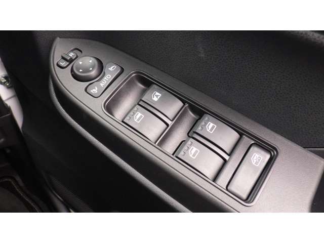 お客様の為にはどちらが良いか？と考えた結果、当店では「本体価格」＋「諸費用」というわかりにくい販売は行っておりません。