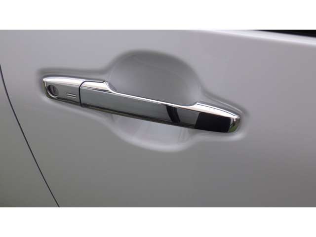 目立つ傷・凹みは綺麗に修正後、納車致します！ご安心くださいませ。