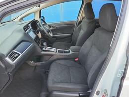 内装はルームクリーニング・除菌作業済みです。シートや内張りも綺麗な状態ですので　是非、一度ご来店のうえご確認ください！