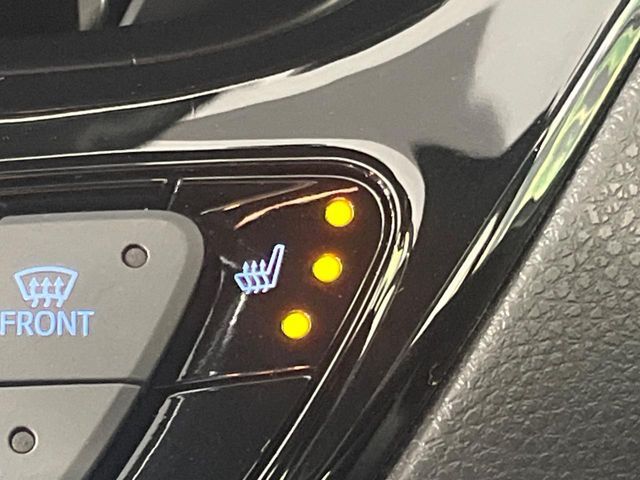 【シートヒーター】寒い日に重宝するシートヒーター！エアコンより早く温まってくれるので寒がりの人も安心ですね♪エアコンの温風は乾燥するから苦手、という方にもをおすすめです。