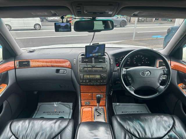 全体的に使用感の少ない良好な車内です。