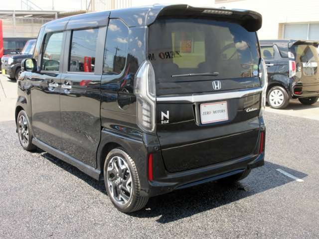 【色々なお車が展示】かわいい車・珍しい色・アウトドアーで使う・リフトアップ・車中泊・オフロードタイヤ・マッドテレーンタイヤ・トランポ・スライドドア・キッチンカー・ベース車などもお気軽に相談ください。