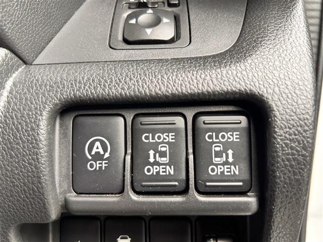 ☆電動スライドドアの開閉操作は運転席からもできます。同乗者をしっかりエスコートできますね♪☆