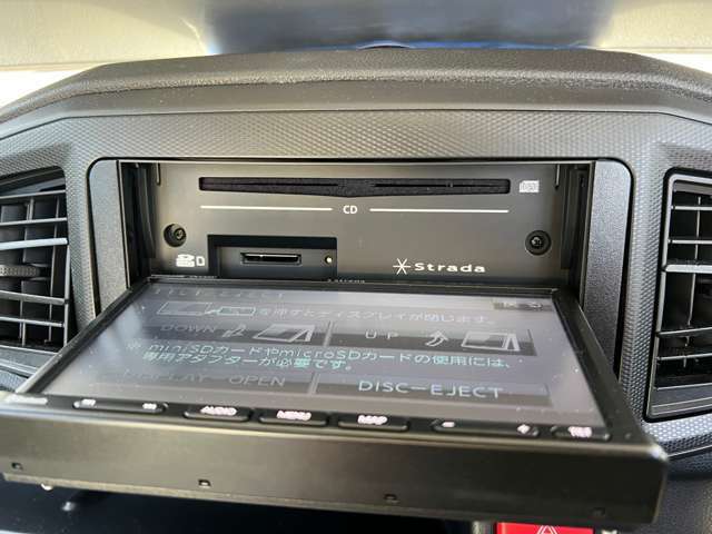 カーナビ　CD　SD挿入口