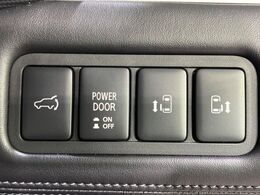 【両側パワースライドドア】スマートキーや運転席のスイッチで後席両側スライドドアの開閉が可能♪電動だから力を入れてドアを開ける必要が無く、小さなお子様でも簡単に開け閉めでき快適です♪