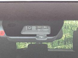 【三菱e-Assist】走行中に前方の車両等を認識し、衝突しそうな時は警報とブレーキで衝突回避と被害軽減をアシスト。より安全にドライブをお楽しみいただけます。
