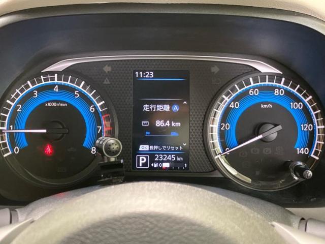 WECARSの展示場では実際に見て、触ってお車をお選びいただけます！知識の豊富な営業スタッフが様々なカーライフをご提案いたします！