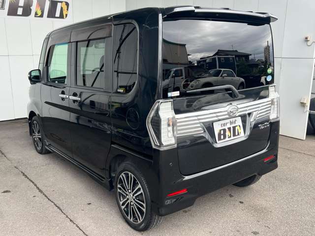 外装は専任のスタッフが真心込めて、念入りに洗車を行い、丁寧にワックス磨きをしておりますので、ピカピカに仕上がっております☆お好みでコーティングなども別途承ります。