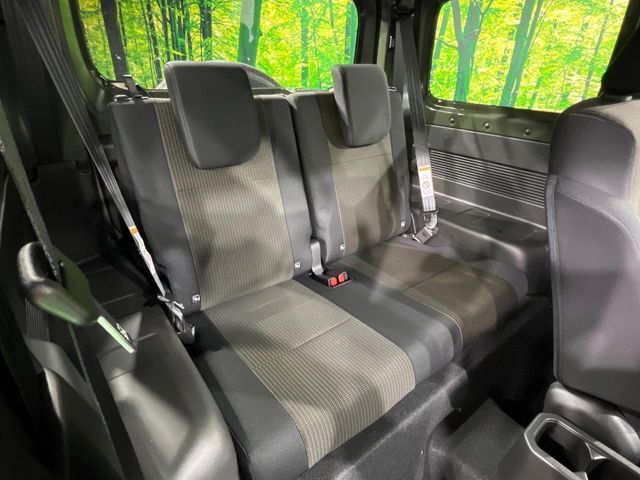 高品質なオリジナルフロアマットもオプションにてご用意しております。お好きなデザインやカラーをお車に合わせて選んでいただくことができます♪
