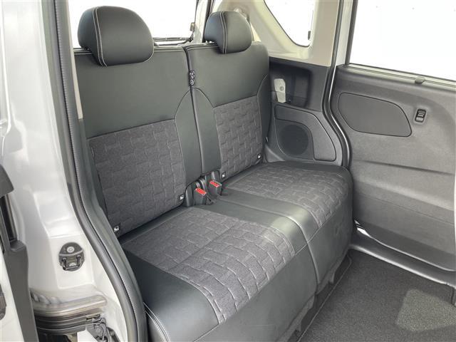 ◆2列目シート◆広々としたスペースで大人の方でも十分座るスペースがございます！オプションでシート撥水、内装丸洗いクリーニングなども取り扱っております。ご希望の際はスタッフまでお申し付けください。
