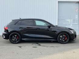 コンパクトなサイズながらシャープでアウディらしいデザインで好評があります。