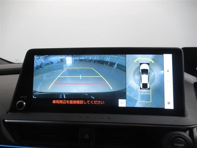車両全体を上から表示し車両周囲を確認する事が出来るので、狭い駐車場等で重宝する装備です　もちろんバックモニターとしての機能もございます