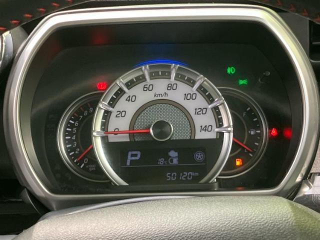 WECARSの展示場では実際に見て、触ってお車をお選びいただけます！知識の豊富な営業スタッフが様々なカーライフをご提案いたします！