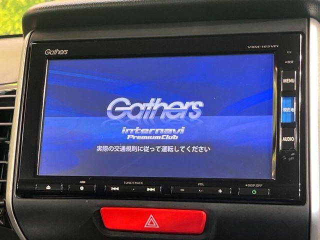 【純正ナビ】人気の純正ナビを装備しております。ナビの使いやすさはもちろん、オーディオ機能も充実！キャンプや旅行はもちろん、通勤や買い物など普段のドライブも楽しくなるはず♪