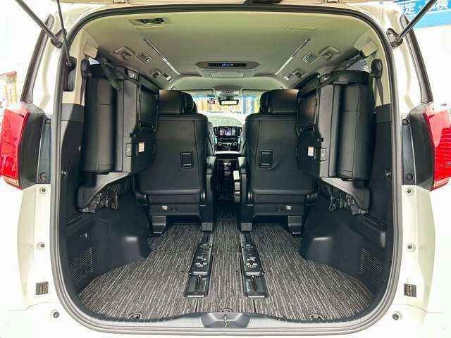 専門スタッフによる車選びのアドバイスやサポートもしっかりとさせて頂きますのでどんどんご相談下さい！アフターサービスもサービス専門スタッフにより消耗品からエンジンまでしっかりフォローさせて頂きます！