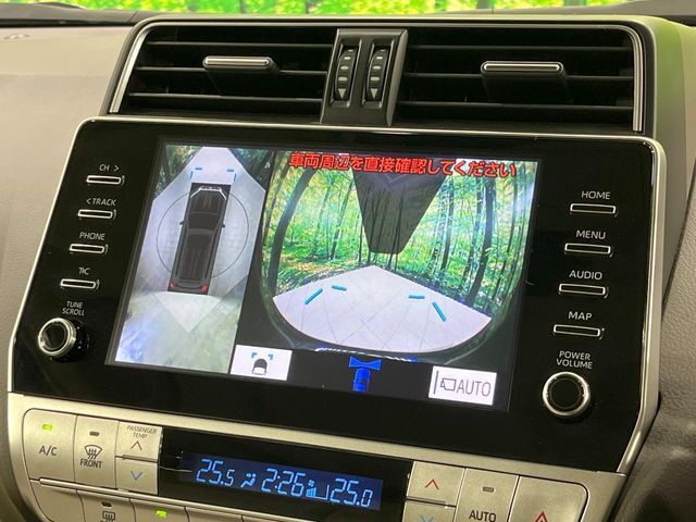 【パノラミックビューモニター】専用のカメラにより、上から見下ろしたような視点で360度クルマの周囲を確認することができます☆死角部分も確認しやすく、狭い場所での切り返しや駐車もスムーズに行えます。