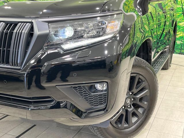 【LEDヘッドライト】悪天候や夜間走行時も良好な視界を確保し安心して運転できる高輝度LEDヘッドライトを装備！点灯速度が早く、消費電力も抑えられています。