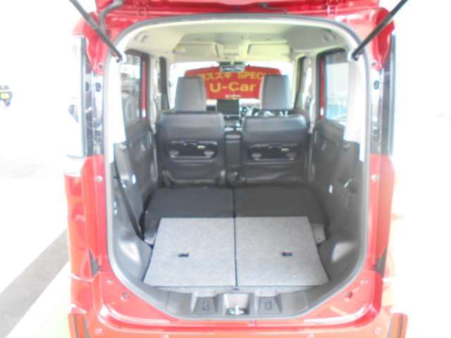 シートアレンジをした画像です。シートを倒せば、大きな荷物も載せれますよ♪