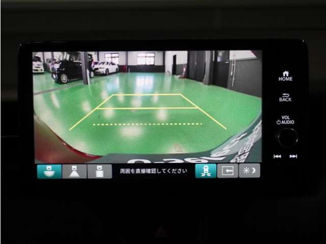 【バックカメラ】駐車が苦手な方でも安心してお乗りいただけます。リバース連動で画面が切り替わるのでとっても便利です。