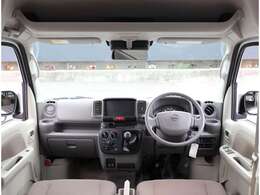 分かりやすい位置に配置した操作系や、視界の広いフロントウインドウなどで、余裕を持って運転できる優れた環境を実現！