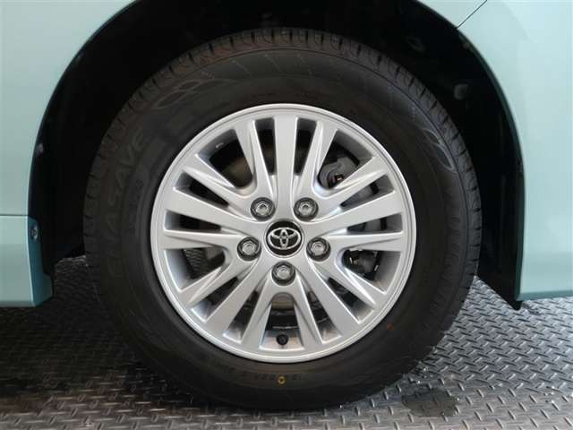 R7年式夏タイヤ195/65R15ダンロップ製です。