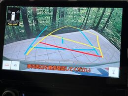 【バックカメラ】駐車時に後方がリアルタイム映像で確認できます。大型商業施設や立体駐車場での駐車時や、夜間のバック時に大活躍！運転スキルに関わらず、今や必須となった装備のひとつです！