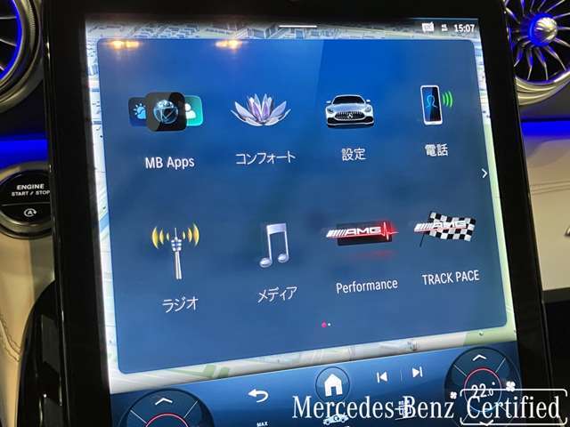 新しくなったセンターコンソールはスマートフォンを操作するような感覚でナビから車両の設定までが可能です。