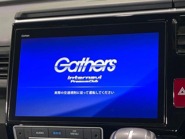 【純正大画面ナビ】人気の大型10インチナビを装備。存在感のある大画面はインパクト大！ナビ利用時のマップ表示は見やすく、テレビやDVDは臨場感がアップ！いつものドライブがグッと楽しくなります♪