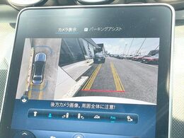 ●パノラミックビューモニター：専用のカメラにより、上から見下ろしたような視点で360度クルマの周囲を確認することができます☆死角部分も確認しやすく、狭い場所での切り返しや駐車もスムーズに行えます。
