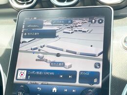 ●純正ナビ:一体感のあるナビは、高級感ある車内を演出してくれます。オーディオ機能も充実しておりますので、運転もより楽しめます♪