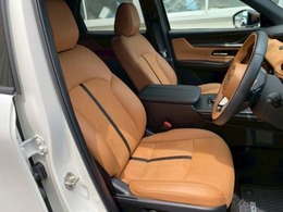 【運転席10Wayパワーシート＆ドライビングポジションメモリー機能】運転手にあったシートパターン設定可能です。