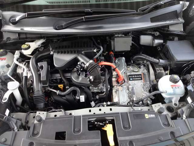 エンジンルームです！普段のメンテナンスはもちろん、定期点検や整備、車検まで全てお任せいただけますので、ご安心ください！