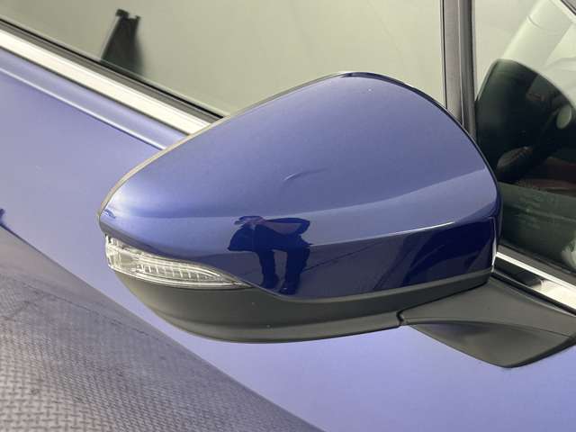 【　電動格納ウインカーミラー　】付いているだけで高級感のUPするウィンカー内臓サイドミラー♪もちろん見た目だけでなく、対向車からの視認性の向上につながり、安全度もUP♪