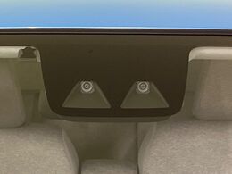 【スマートアシスト】走行中に前方の車両等を認識し、衝突しそうな時は警報とブレーキで衝突回避と被害軽減をアシスト。より安全にドライブをお楽しみいただけます。