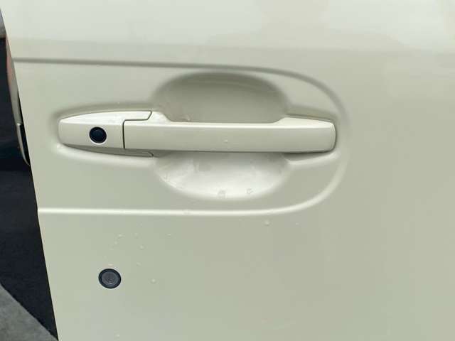 運転席は使用感などなくきれいな状態です！匂いなど気になる方は是非ご来店ください。