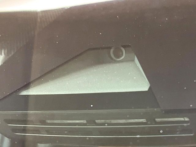 【トヨタセーフティセンス】走行中に前方の車両等を認識し、衝突しそうな時は警報とブレーキで衝突回避と被害軽減をアシスト。より安全にドライブをお楽しみいただけます。