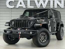 ファクトリーチューンによる1.5インチリフトアップ！通常のルビコンと比較するとかなりワイルドな印象です。