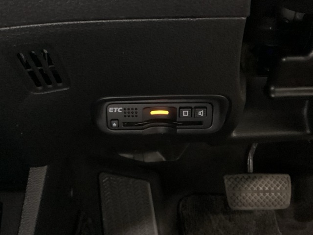 ビルトインタイプの【ETC】で見た目もスッキリ。高速道路の利用にとても便利です。
