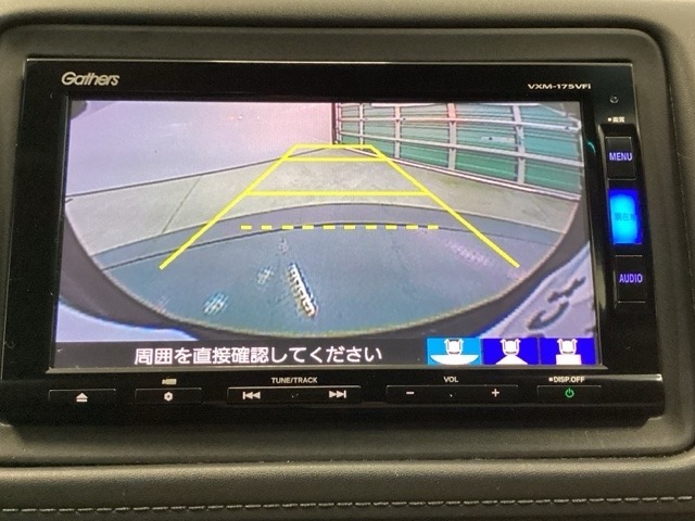 バックモニター付きで、車庫入れやバック時の後方確認をサポート。