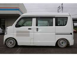 ショールームは名神高速「関ケ原インター」から車で2分です！料金所を出て分岐を左に進み、最初の信号を右折して800mです！