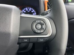 【アダプティブクルーズコントロール】高速道路での長距離走行が楽に！！自動で速度を保つクルーズコントロールが、衝突軽減システムと連携し、前方の車両を感知して車間を保つように速度調節してくれます！！