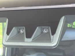 【スマートアシスト】走行中に前方の車両等を認識し、衝突しそうな時は警報とブレーキで衝突回避と被害軽減をアシスト。より安全にドライブをお楽しみいただけます。