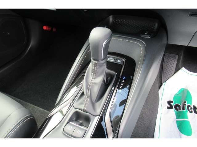 中古車業界の健全化をめざし活動しているJU（社団法人日本中古自動車販売協会連合会）が実施しています。