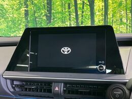 【8インチ　ディスプレイオーディオ】大画面のディスプレイはAppleCarPlayやAndroidAutoが利用可能。大きな画面でスマホナビアプリ等が利用いただけます♪