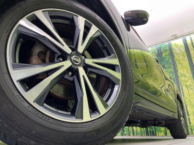 【純正18インチアルミホイール】外観にマッチした純正アルミホイールを装着しております。各種社外アルミホイールや、スタッドレスタイヤも取扱いしております。是非ご相談ください♪