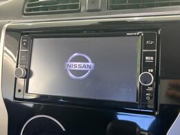 【純正ナビ】人気の純正ナビを装備しております。ナビの使いやすさはもちろん、オーディオ機能も充実！キャンプや旅行はもちろん、通勤や買い物など普段のドライブも楽しくなるはず♪