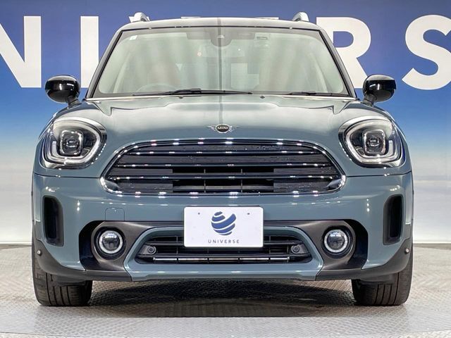 高透明度のガラス皮膜で撥水はもちろん、上質なツヤ・光沢を実現。紫外線や酸性雨から大切な愛車を保護し、色あせ・劣化を防止。「弾スプラッシュコート」、「弾プリミッサコート」からお選びいただけます。