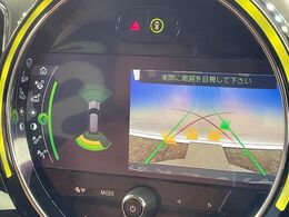 ●ガイドライン付きバックカメラ：不安な駐車もこれで安心！ガイドライン付きなので狭い箇所での駐車もラクラクです！
