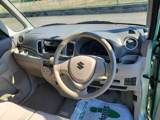 清潔で広々した座席です！是非、現車を見て体感してみてください。