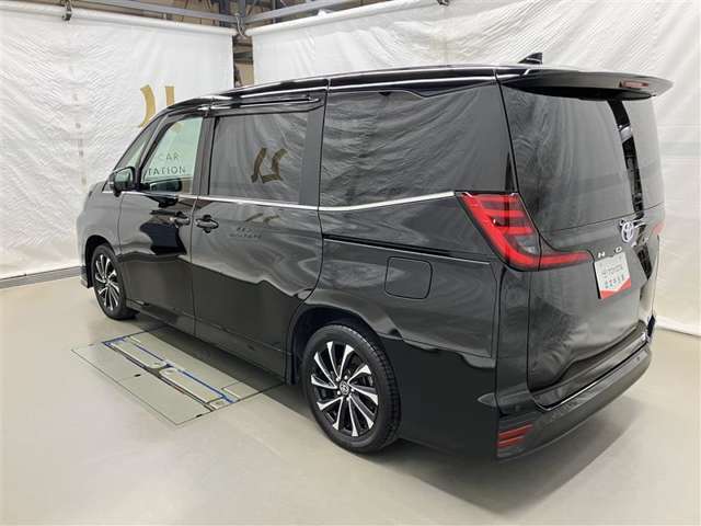 広々とした車内空間に優れた燃費性能。更にデザインも上質で人気のお車です！